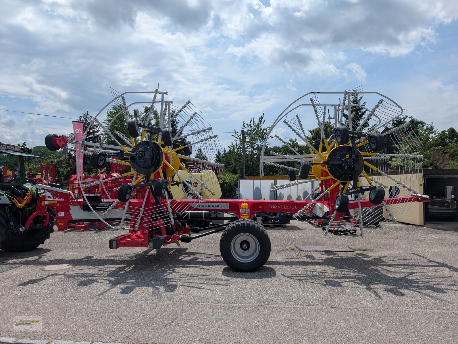 Schwader des Typs Pöttinger TOP VT 12540 C, Neumaschine in Senftenbach (Bild 14)