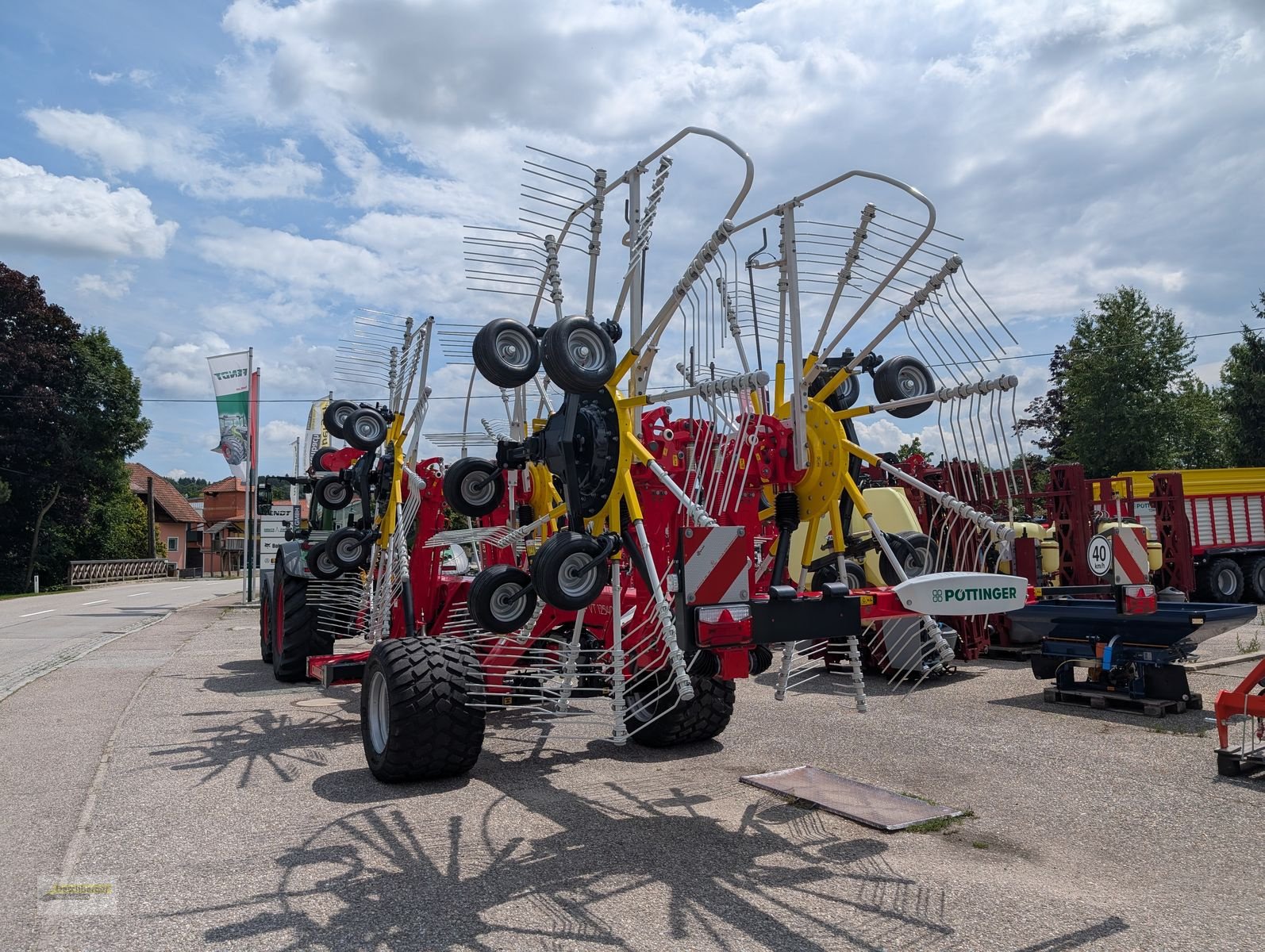 Schwader des Typs Pöttinger TOP VT 12540 C, Neumaschine in Senftenbach (Bild 13)