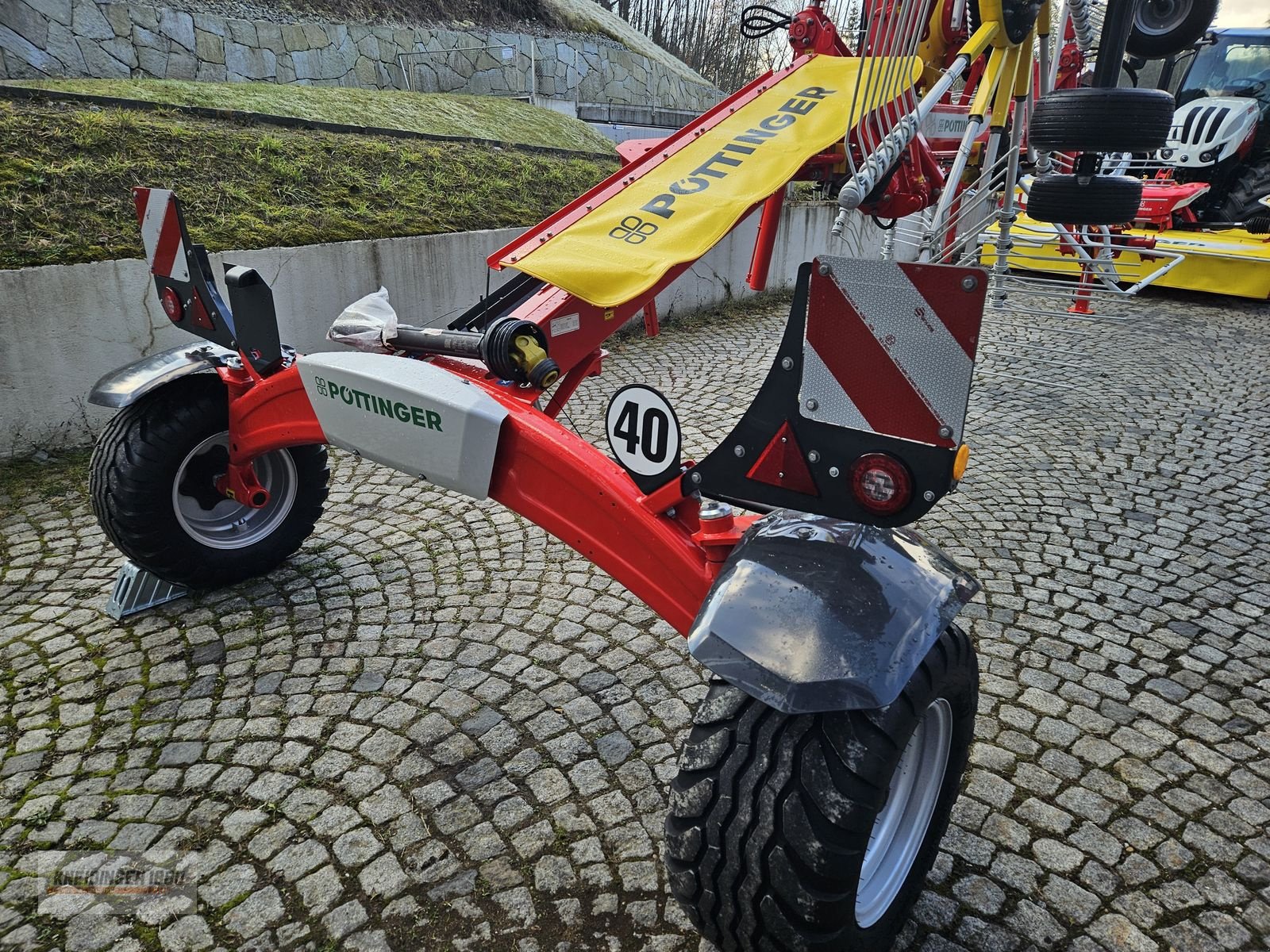 Schwader des Typs Pöttinger Top VT 6820 S, Neumaschine in Altenfelden (Bild 3)