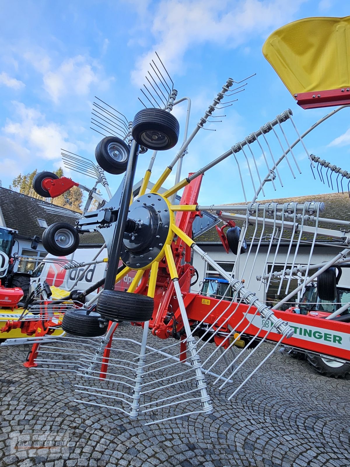 Schwader des Typs Pöttinger Top VT 6820 S, Neumaschine in Altenfelden (Bild 7)