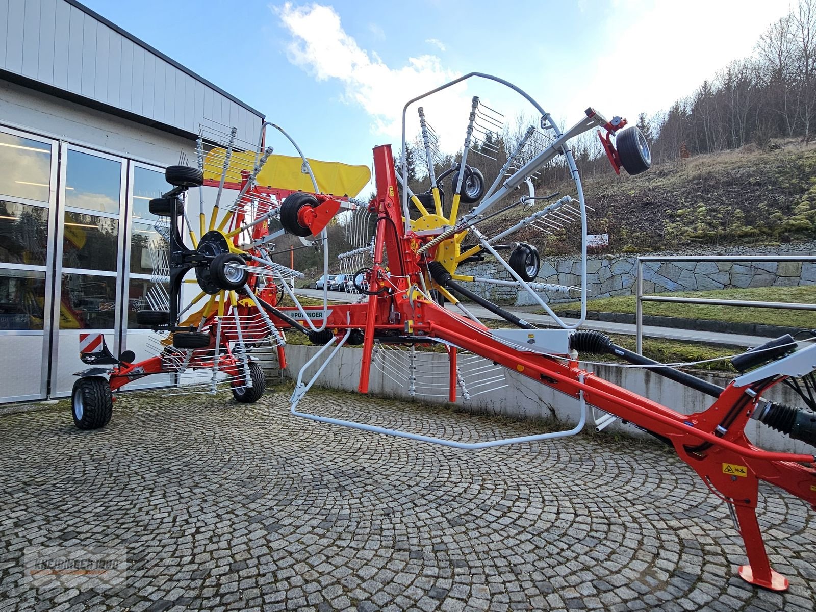 Schwader des Typs Pöttinger Top VT 6820 S, Neumaschine in Altenfelden (Bild 1)