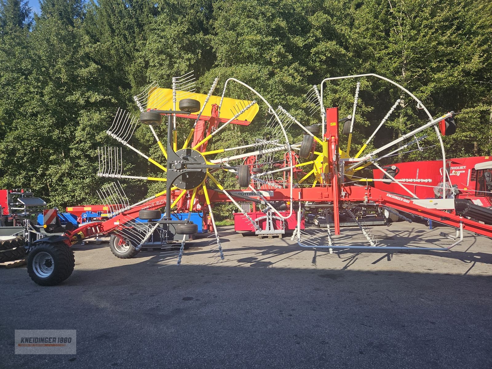 Schwader des Typs Pöttinger Top VT 7620 S, Neumaschine in Altenfelden (Bild 3)