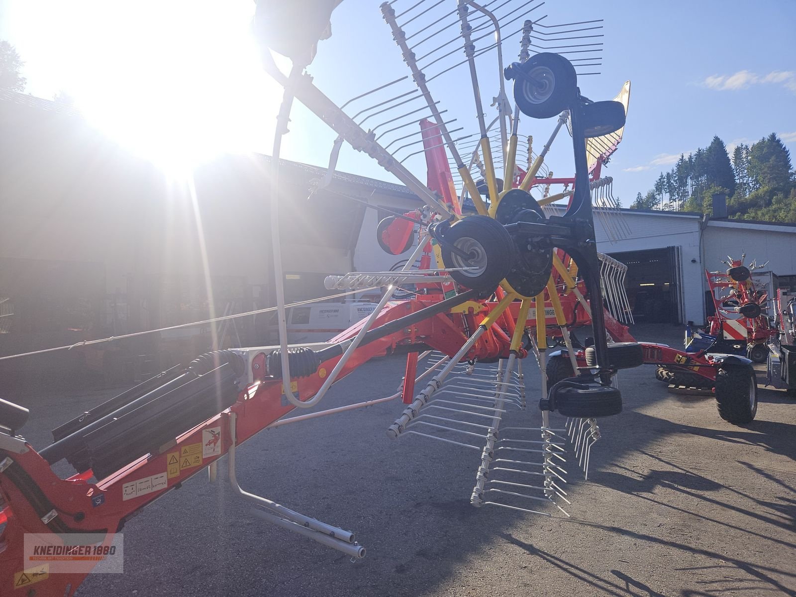 Schwader des Typs Pöttinger Top VT 7620 S, Neumaschine in Altenfelden (Bild 2)