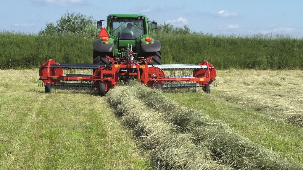 Schwader des Typs Repossi Andaineur Frontal ou Porté arrière 6 M Disponible, Gebrauchtmaschine in BEAUREPAIRE (Bild 1)
