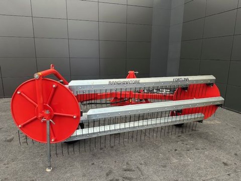 Schwader типа Repossi Kammschwader 90/5L 3,50m Arbeitsbreite Vorführer, Vorführmaschine в Tamsweg (Фотография 2)