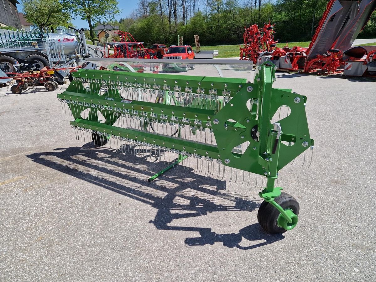 Schwader des Typs SaMASZ TWIST 300 Kammschwader, Neumaschine in Grünbach (Bild 1)