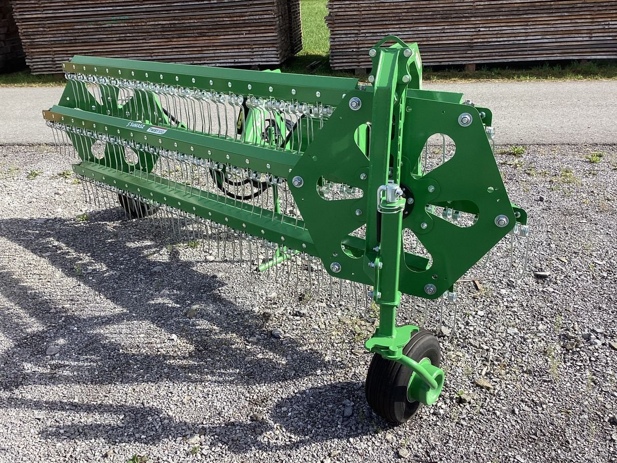 Schwader des Typs SaMASZ TWIST 300, Neumaschine in Bezau (Bild 1)