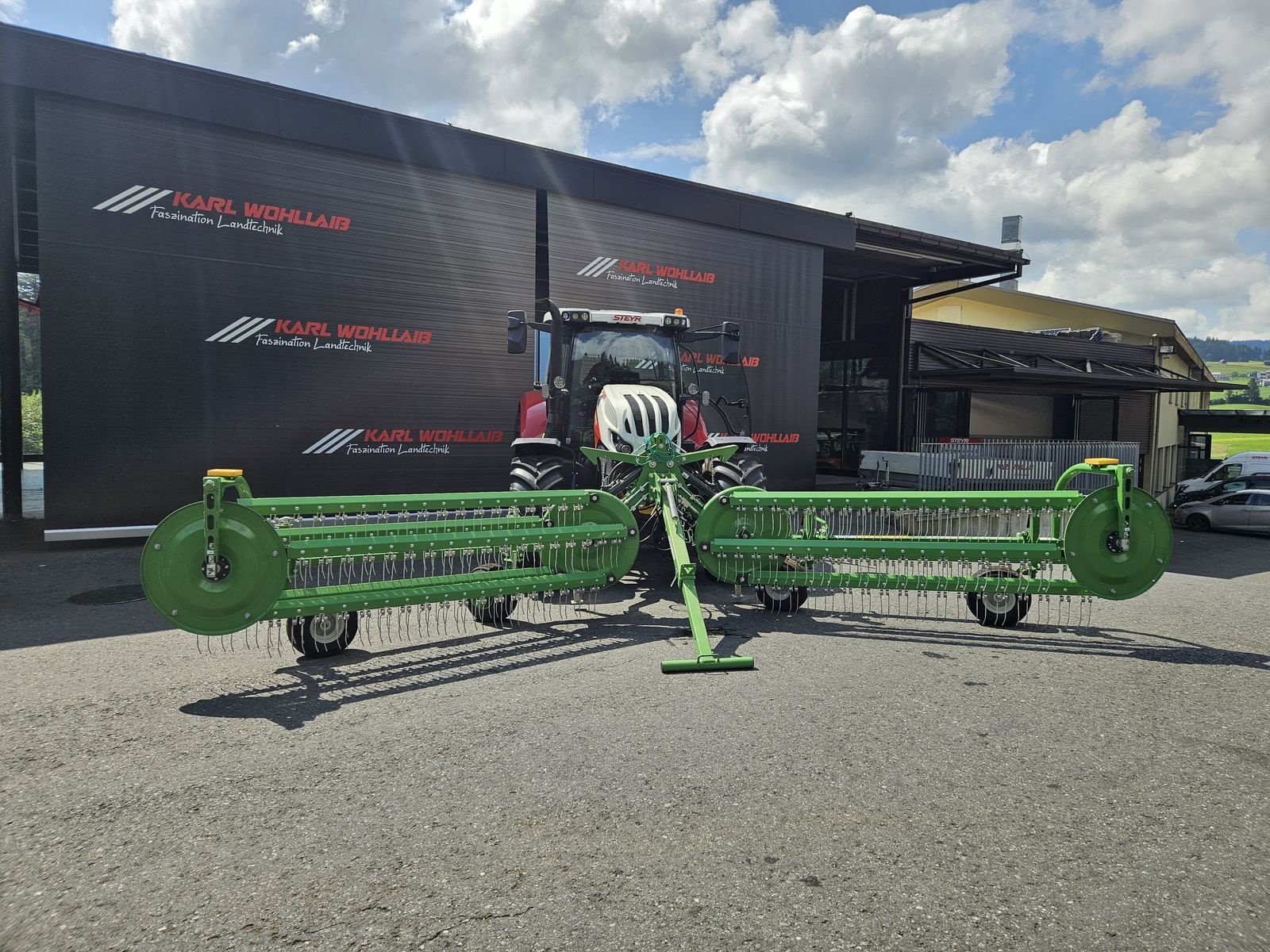 Schwader des Typs SaMASZ Twist 600, Neumaschine in Sulzberg (Bild 1)