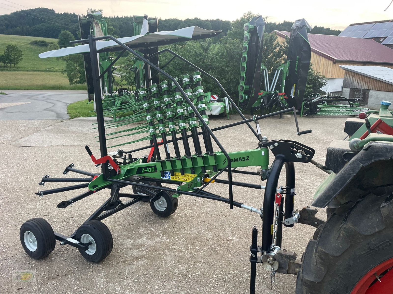 Schwader of the type SaMASZ Z 410, Neumaschine in Velburg (Picture 1)