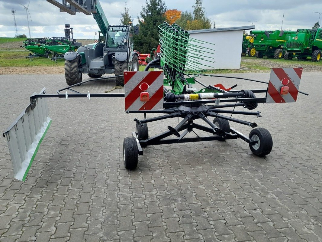 Schwader des Typs SaMASZ Z 440, Neumaschine in Mrągowo (Bild 4)