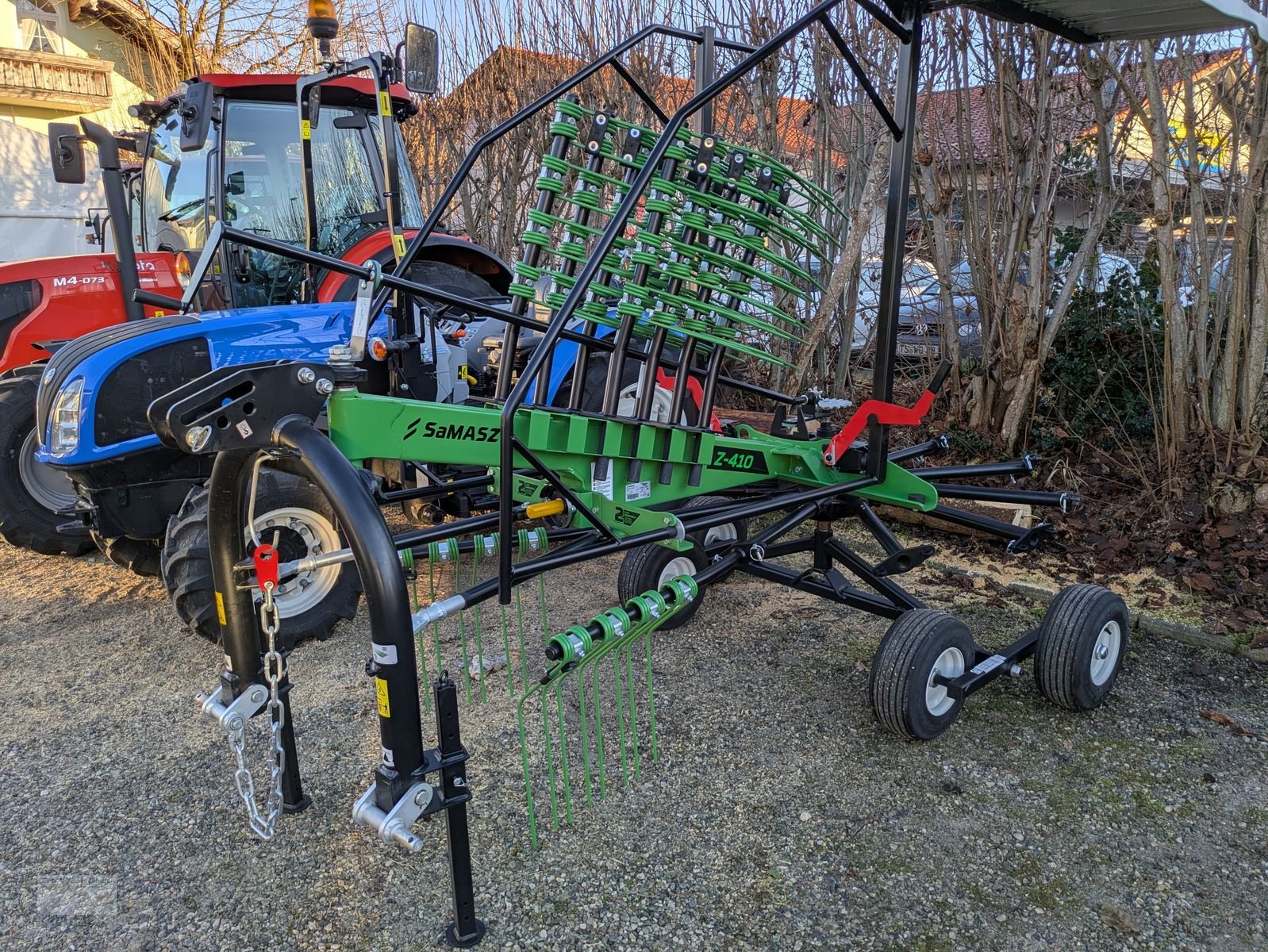 Schwader des Typs SaMASZ Z410, Neumaschine in Obing (Bild 2)