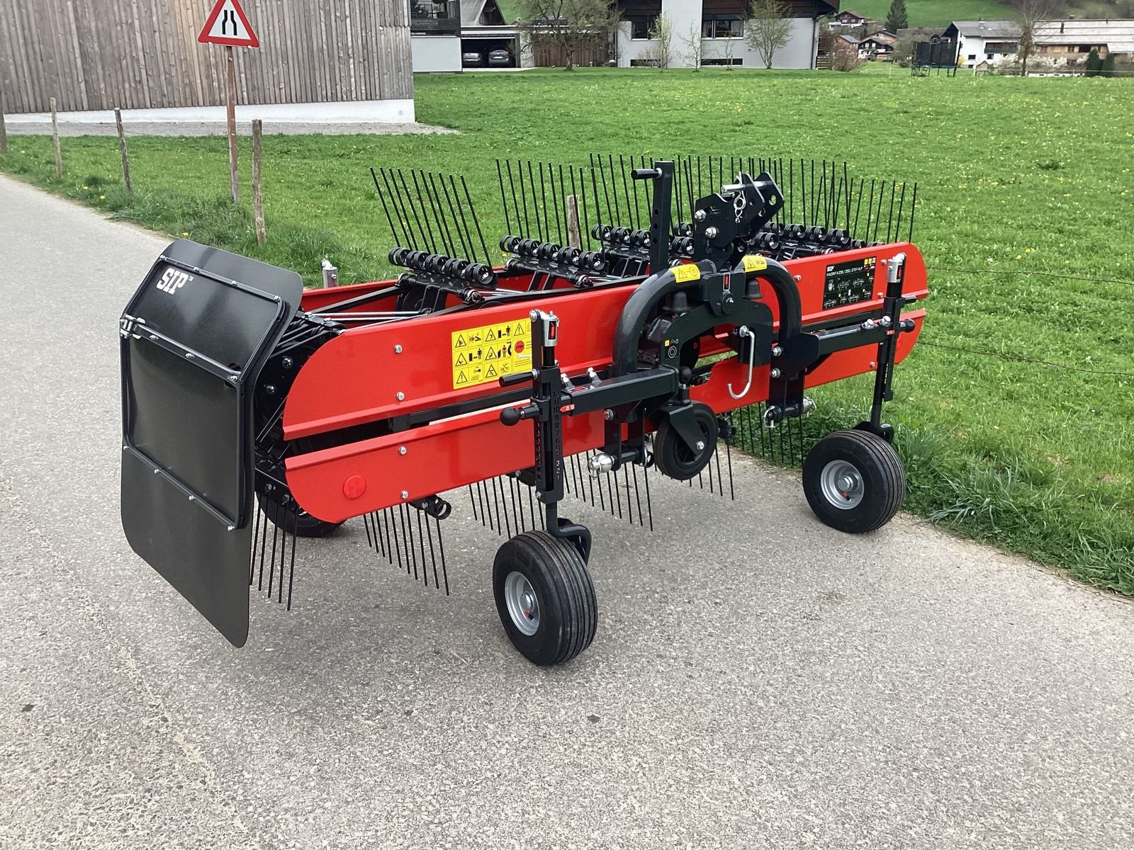 Schwader of the type SIP ++ Favorit 5 Reihig ++, Gebrauchtmaschine in Bezau (Picture 1)