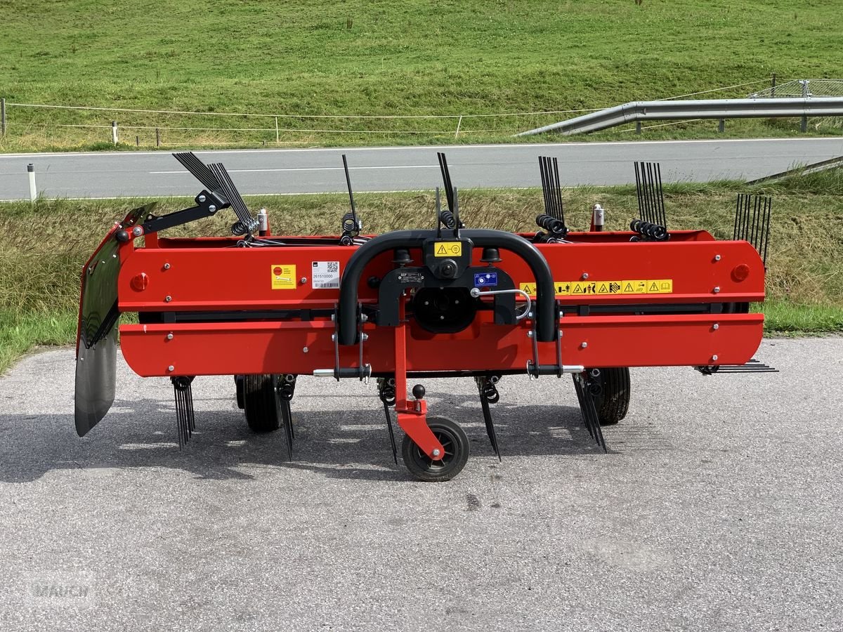 Schwader des Typs SIP Bandrechen Favorit 234 F ALP, Neumaschine in Eben (Bild 2)