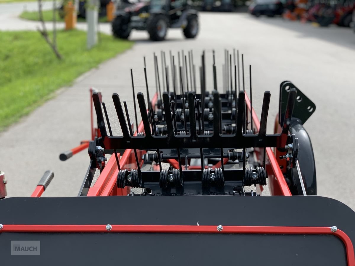 Schwader des Typs SIP Bandrechen Favorit 234 F ALP, Neumaschine in Eben (Bild 7)