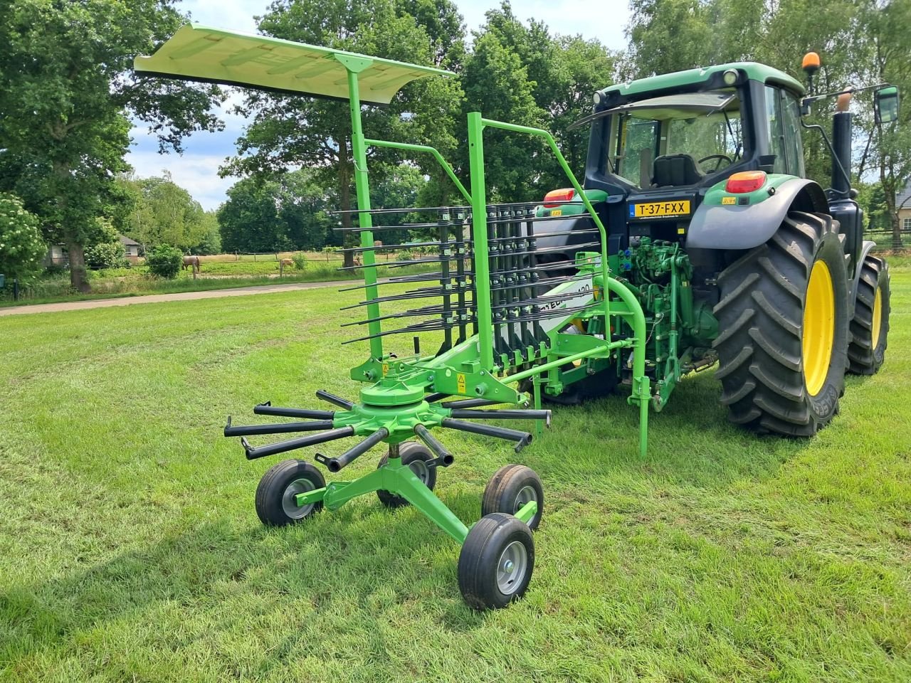 Schwader des Typs Sonstige Intertech zkt 420, Neumaschine in Dalfsen (Bild 3)