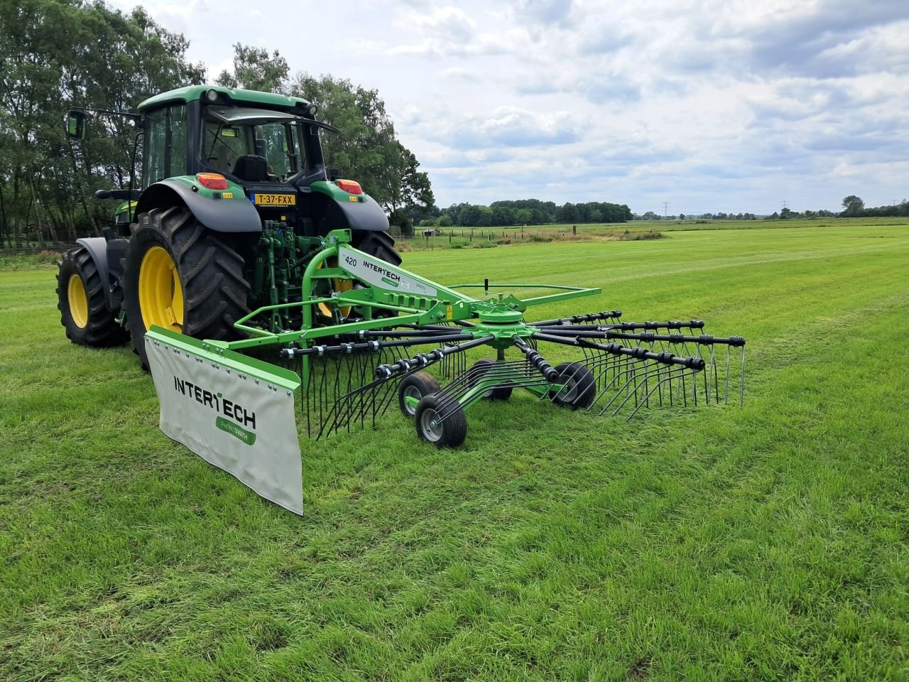 Schwader des Typs Sonstige Intertech zkt 420, Neumaschine in Dalfsen (Bild 9)
