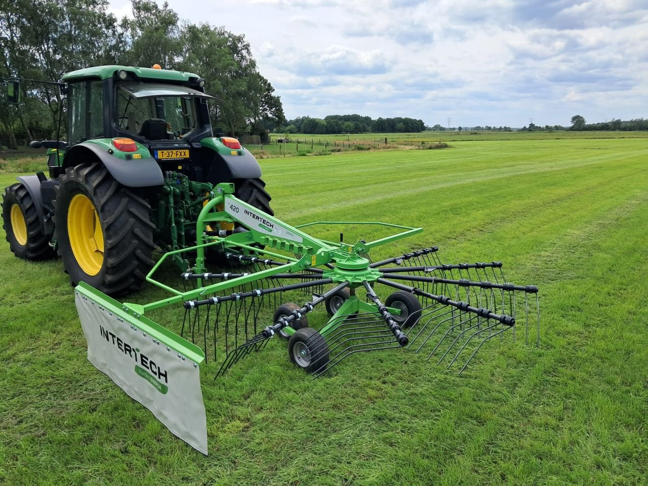 Schwader des Typs Sonstige Intertech zkt 420, Neumaschine in Dalfsen (Bild 1)