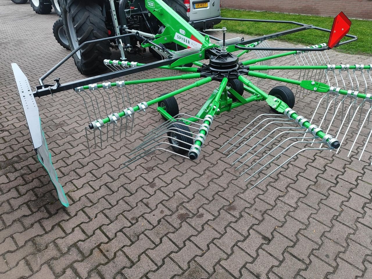 Schwader of the type Talex Spyder 420, Neumaschine in Rouveen (Picture 4)