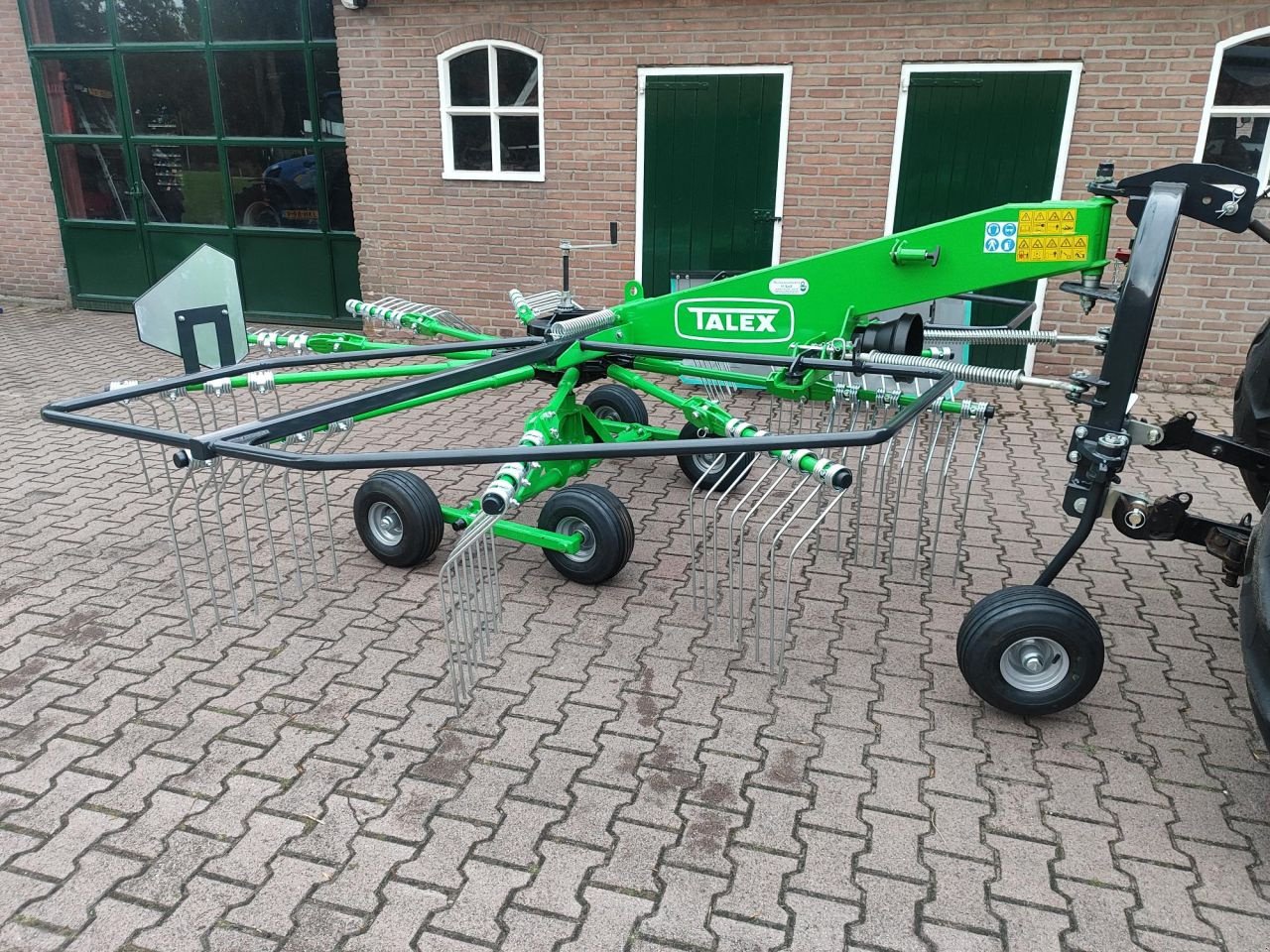 Schwader of the type Talex Spyder 420, Neumaschine in Rouveen (Picture 2)