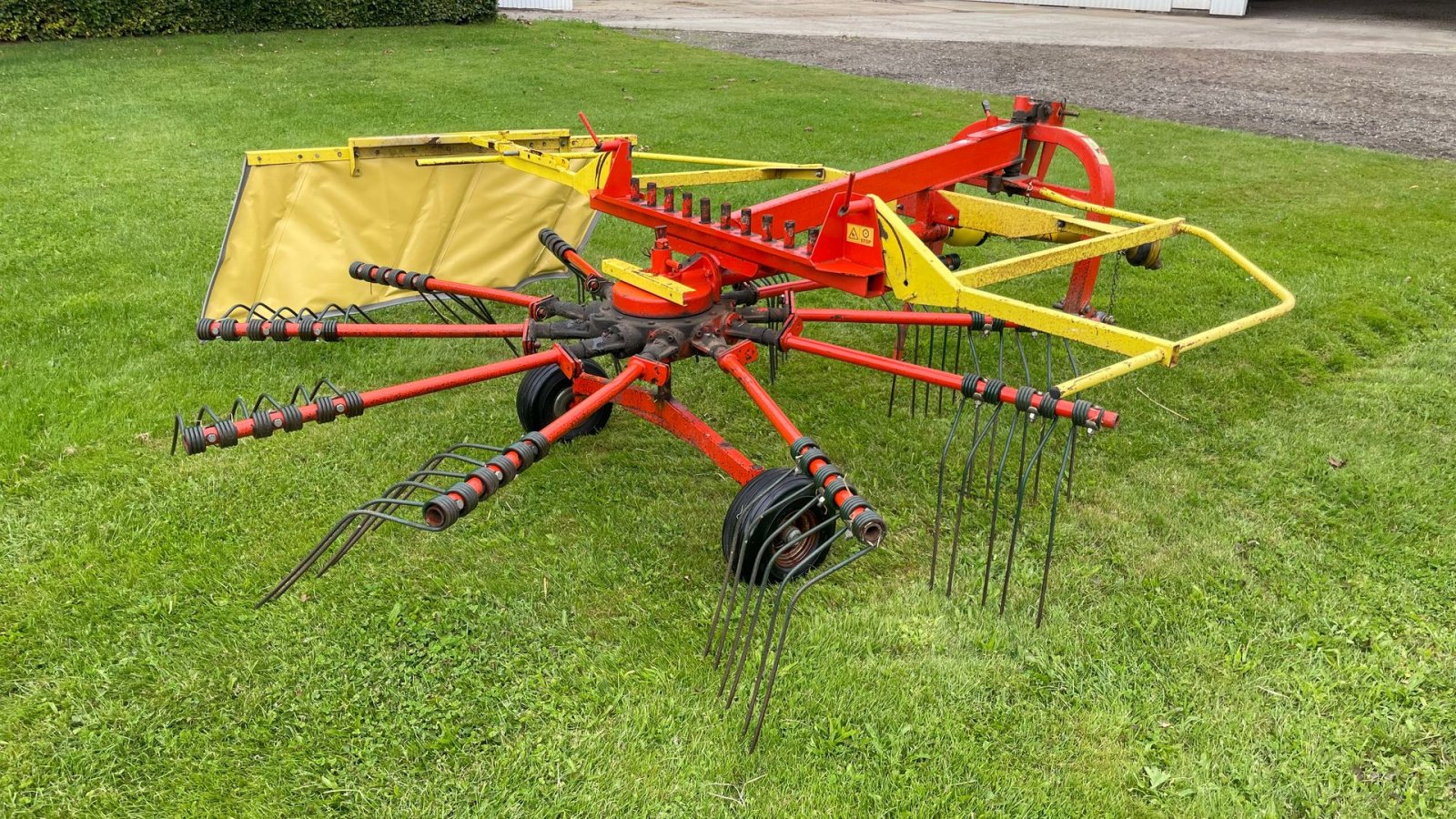 Schwader del tipo Unifarm CR 330, Gebrauchtmaschine In Ikast (Immagine 4)