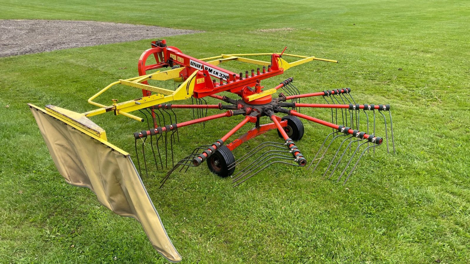 Schwader del tipo Unifarm CR 330, Gebrauchtmaschine In Ikast (Immagine 5)