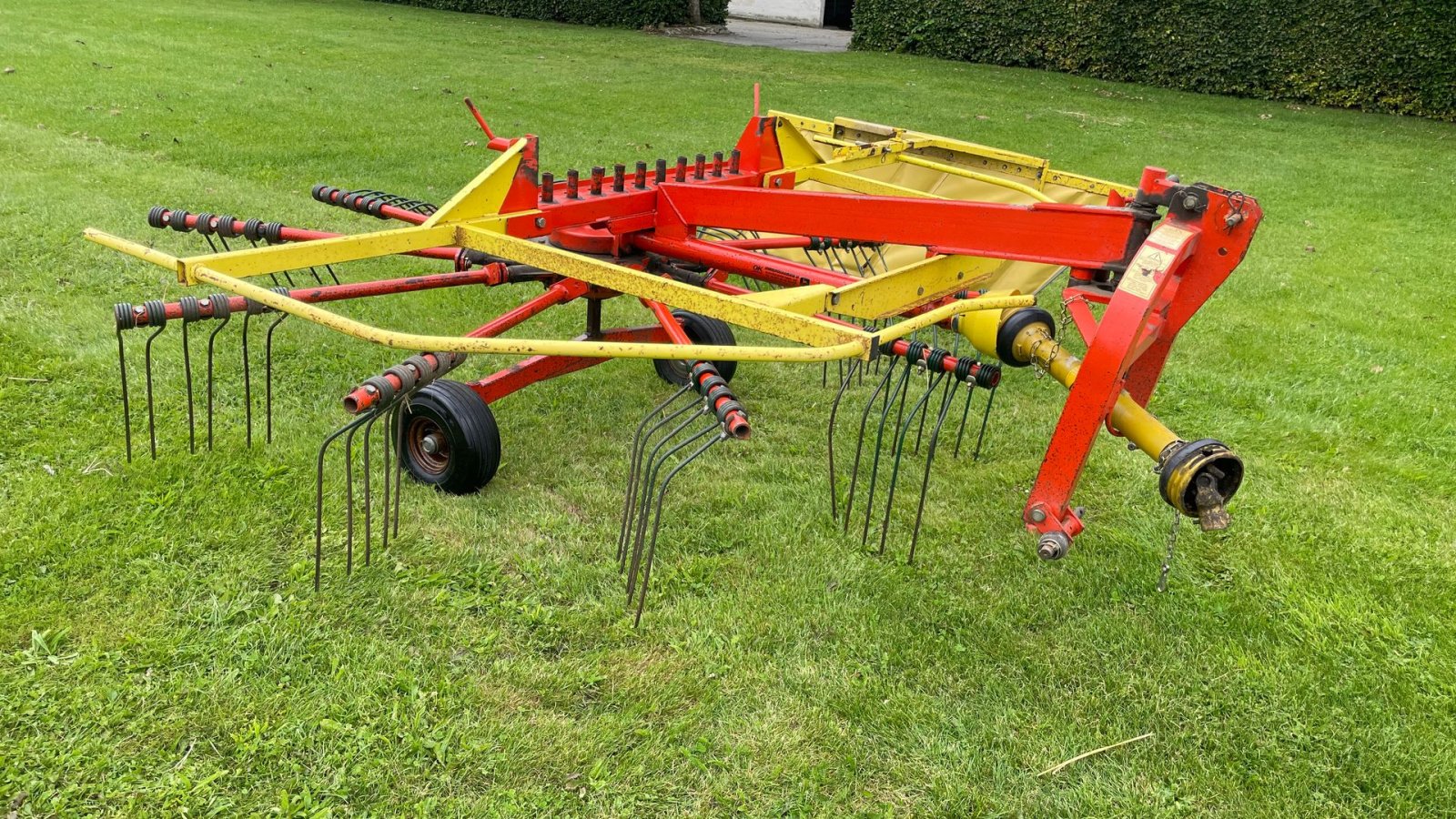 Schwader del tipo Unifarm CR 330, Gebrauchtmaschine In Ikast (Immagine 3)