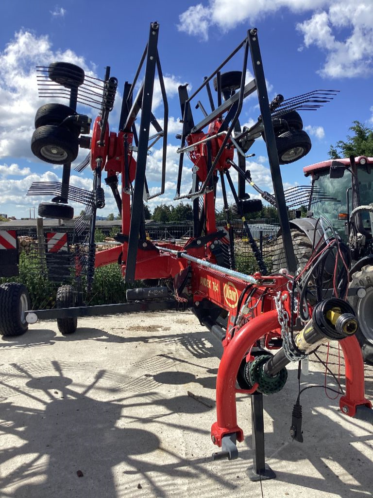 Schwader του τύπου Vicon 764, Gebrauchtmaschine σε AUMONT AUBRAC (Φωτογραφία 1)