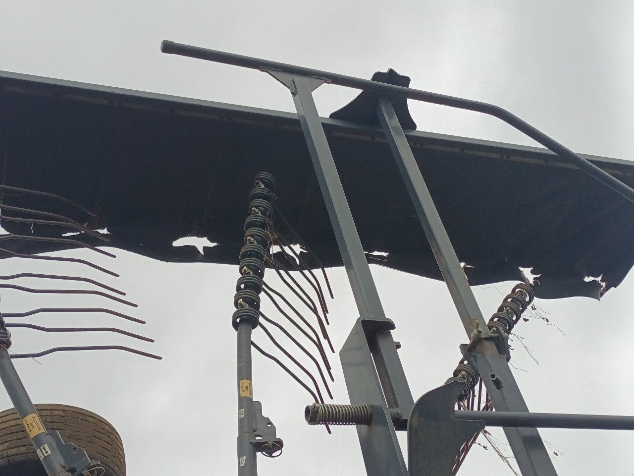 Schwader des Typs Vicon ANDEX 693 Vario, Gebrauchtmaschine in LIGNY LE CHATEL (Bild 9)