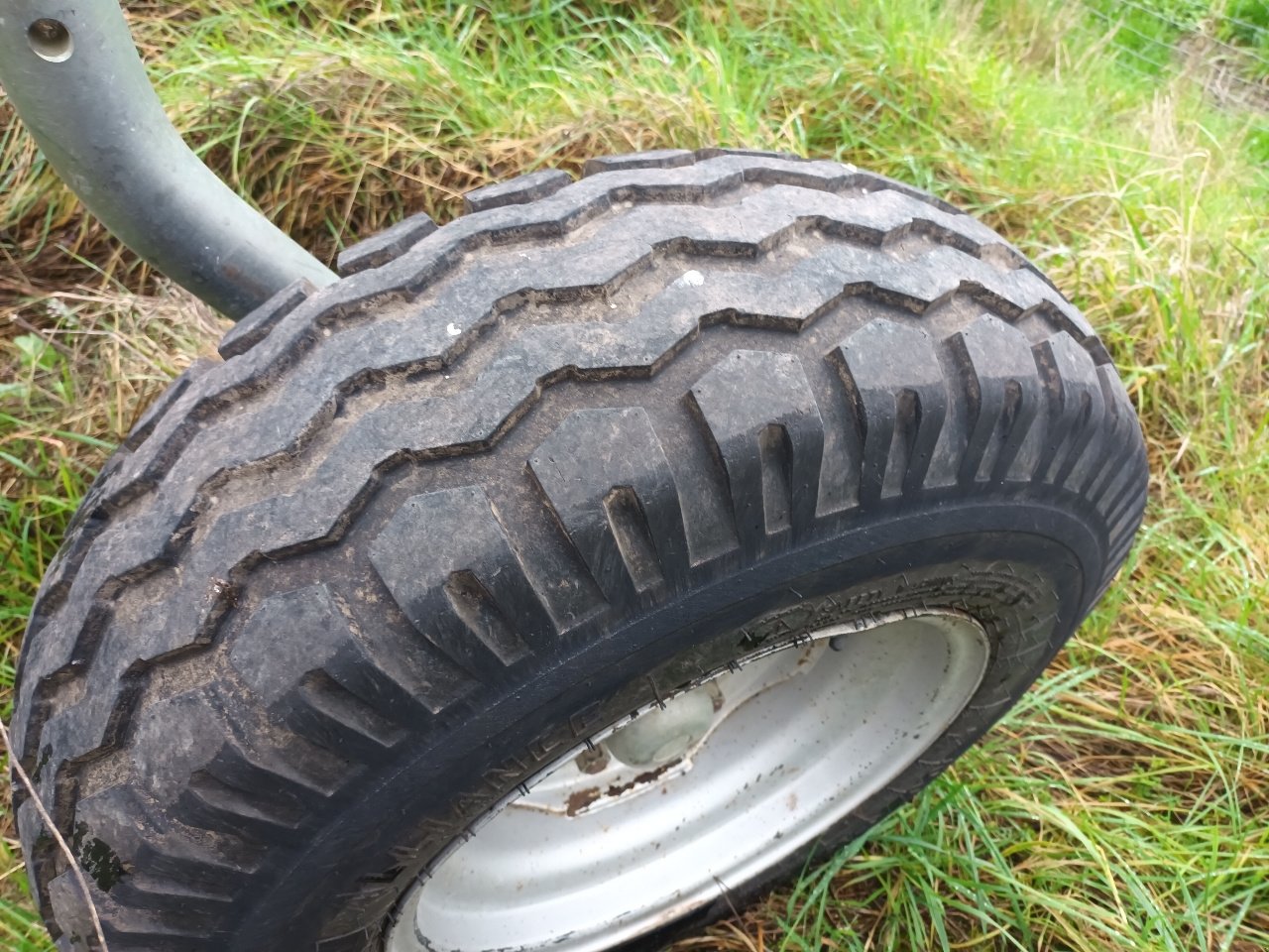 Schwader des Typs Vicon ANDEX 693 Vario, Gebrauchtmaschine in LIGNY LE CHATEL (Bild 4)