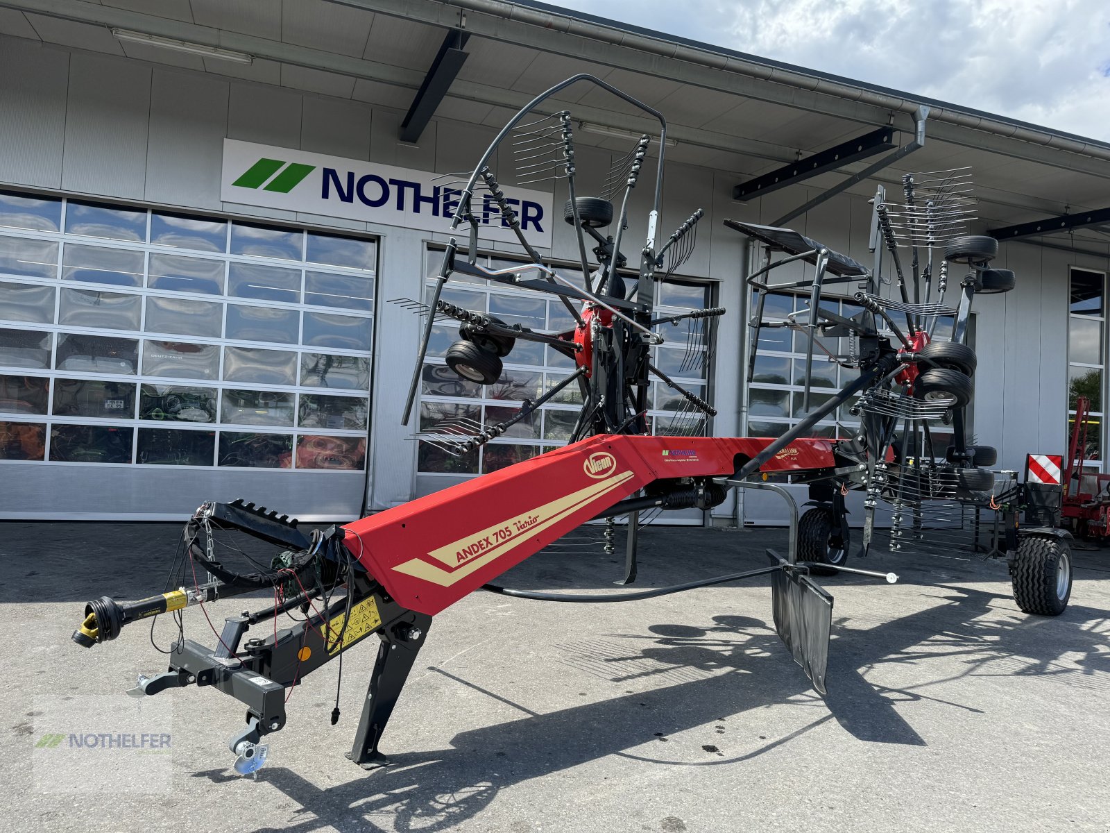 Schwader des Typs Vicon Andex 705 Vario, Neumaschine in Pforzen (Bild 2)