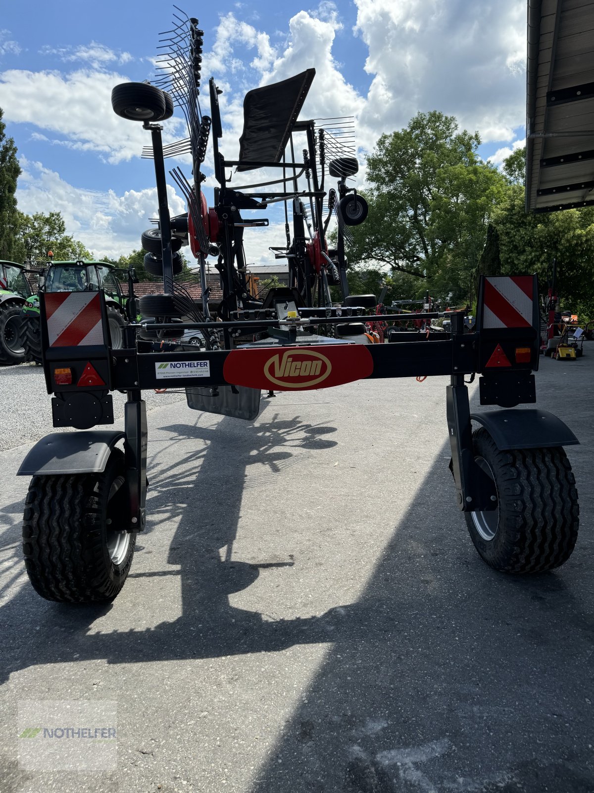 Schwader des Typs Vicon Andex 705 Vario, Neumaschine in Pforzen (Bild 4)