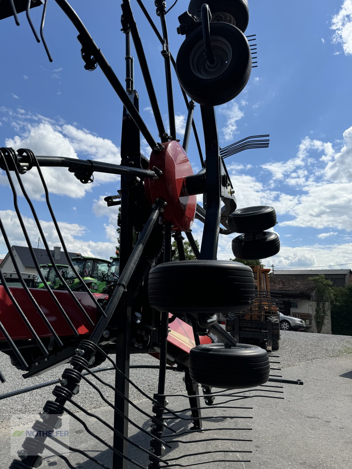 Schwader des Typs Vicon Andex 705 Vario, Neumaschine in Pforzen (Bild 5)