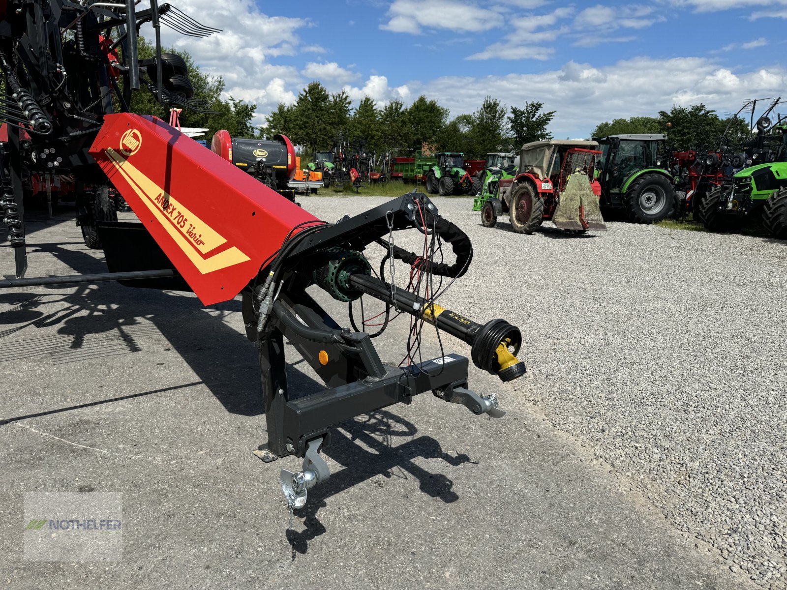 Schwader des Typs Vicon Andex 705 Vario, Neumaschine in Pforzen (Bild 9)