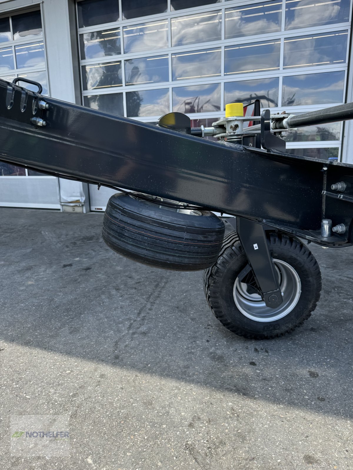 Schwader des Typs Vicon Andex 705 Vario, Neumaschine in Pforzen (Bild 11)