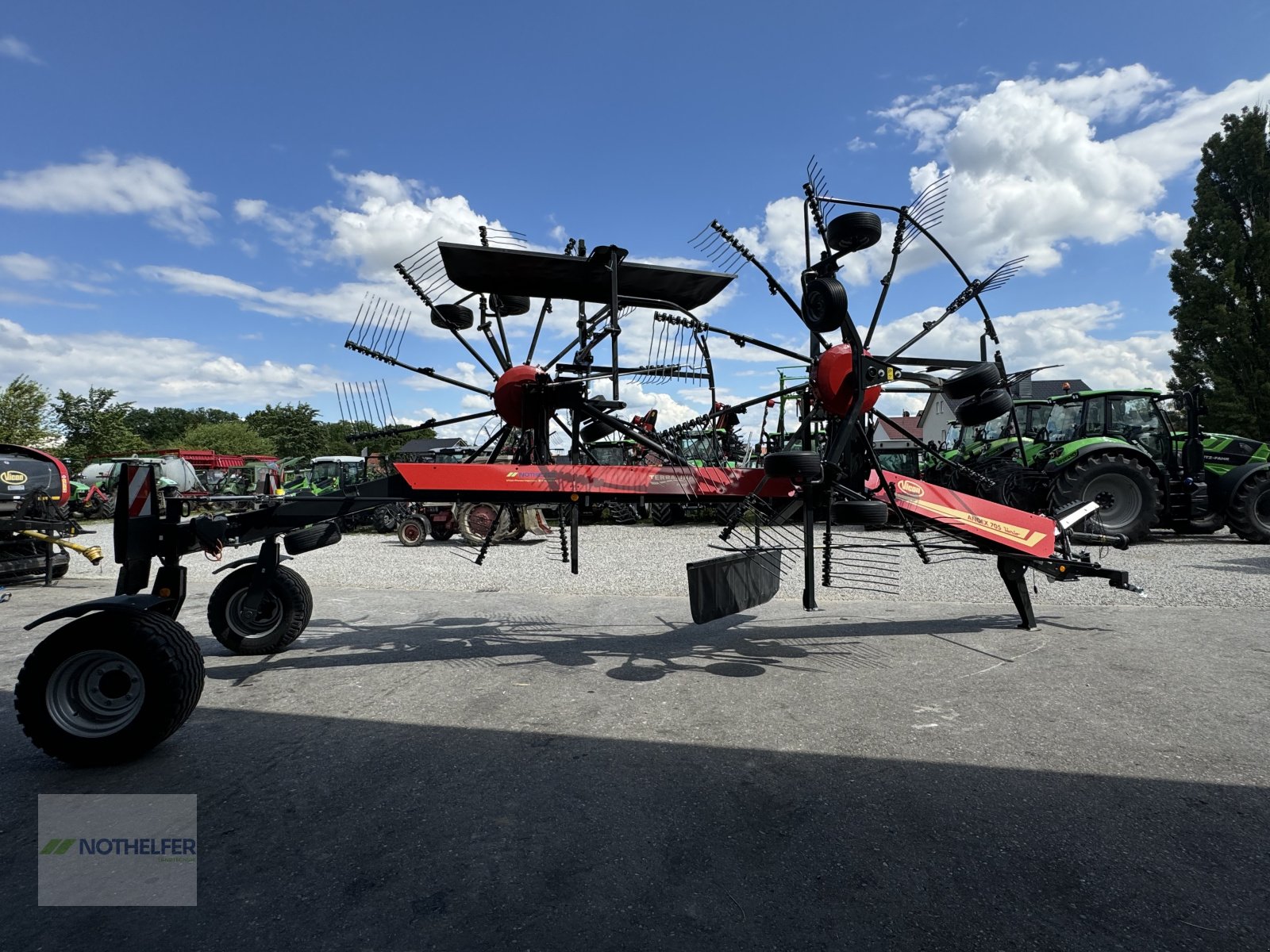 Schwader des Typs Vicon Andex 705 Vario, Neumaschine in Pforzen (Bild 13)