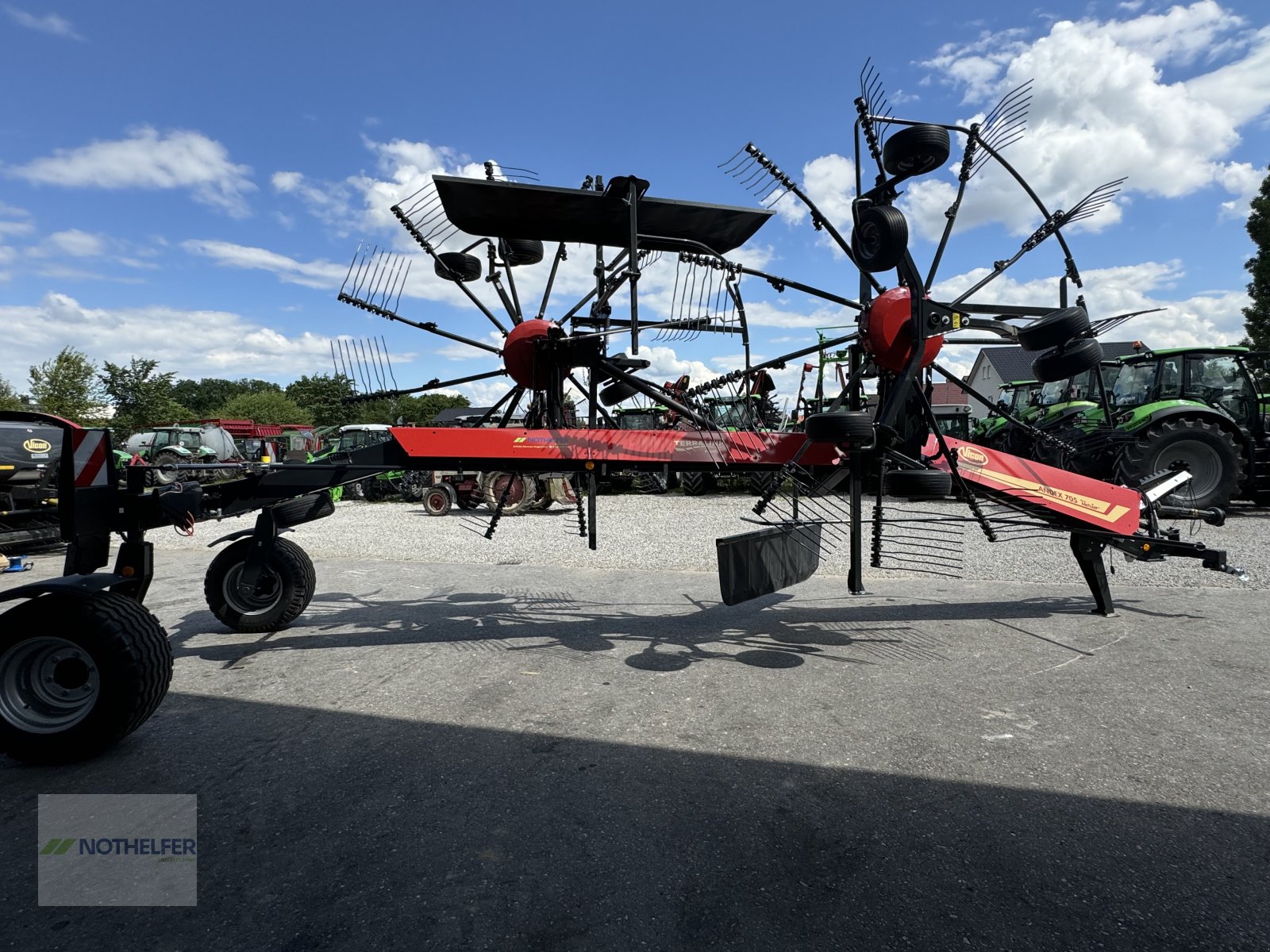 Schwader des Typs Vicon Andex 705 Vario, Neumaschine in Pforzen (Bild 14)