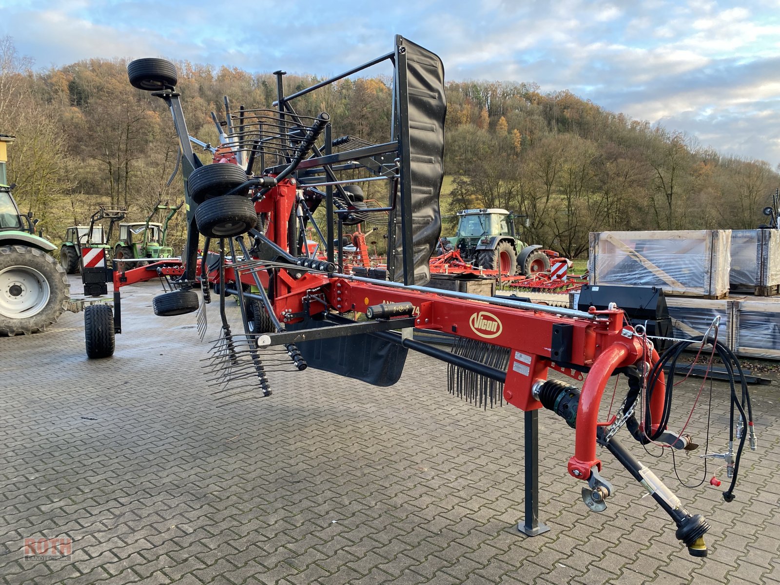 Schwader des Typs Vicon Andex 774, Neumaschine in Untermünkheim (Bild 1)