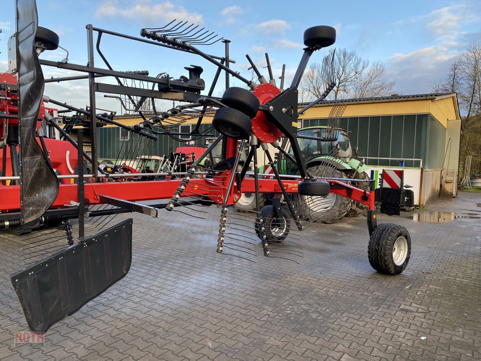 Schwader des Typs Vicon Andex 774, Neumaschine in Untermünkheim (Bild 4)