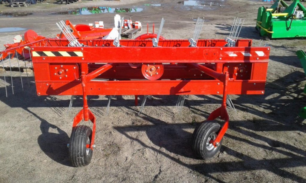 Schwader des Typs Wirax L-2100, Gebrauchtmaschine in Глеваха (Bild 3)