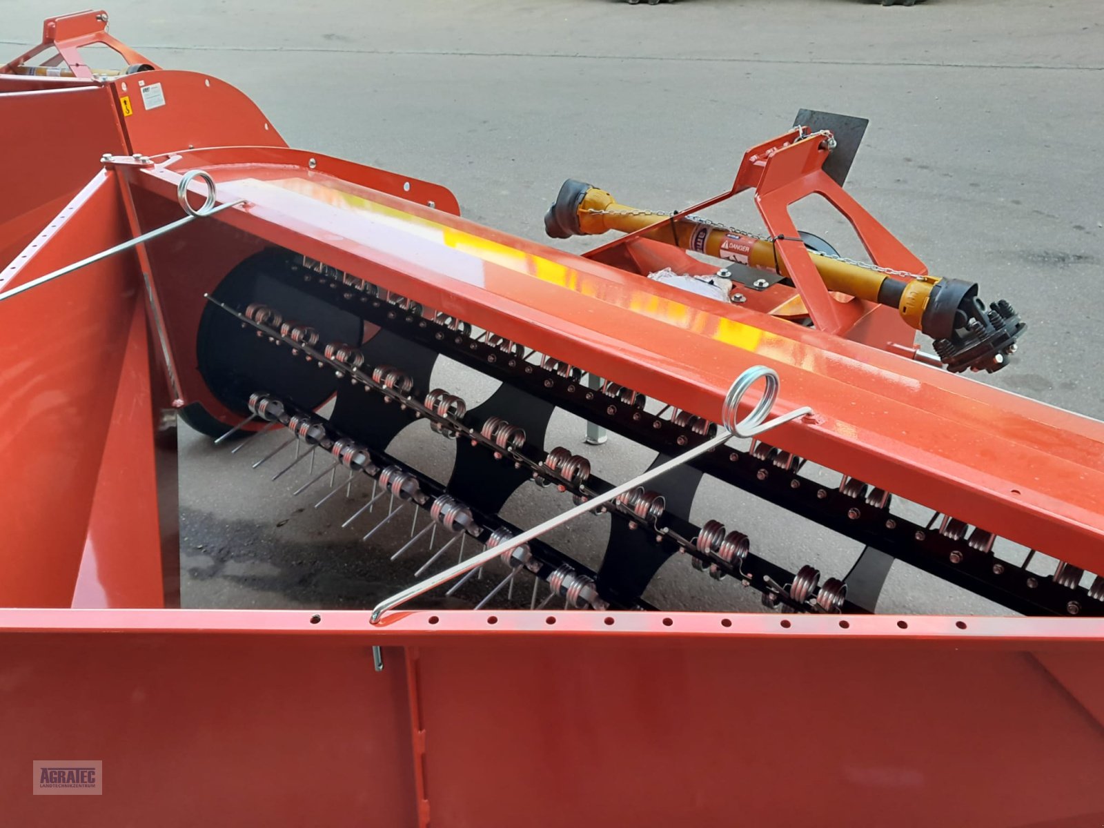 Schwadlüfter des Typs Talex Bocian, Neumaschine in Salching bei Straubing (Bild 2)