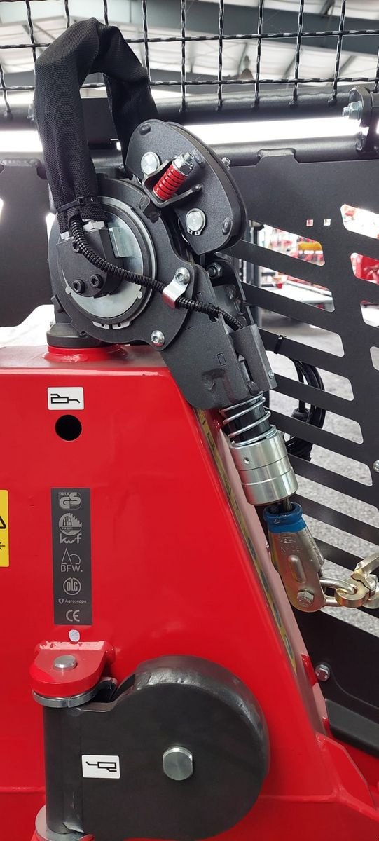 Seilwinde des Typs Krpan 7EH, Neumaschine in Bergheim (Bild 3)