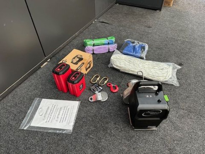 Seilwinde typu Portable Winch PCW3000-Li-AW SET batteriebetriebene Zugwinde, Neumaschine v Tamsweg (Obrázek 11)