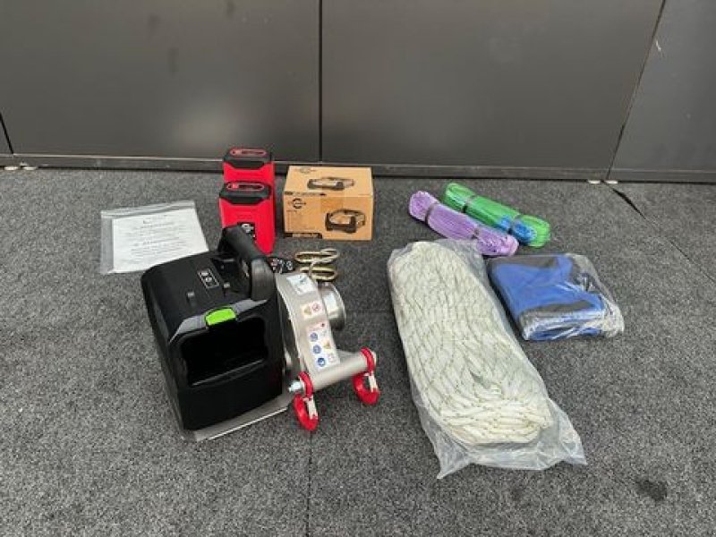 Seilwinde du type Portable Winch PCW3000-Li-AW SET batteriebetriebene Zugwinde, Neumaschine en Tamsweg (Photo 1)