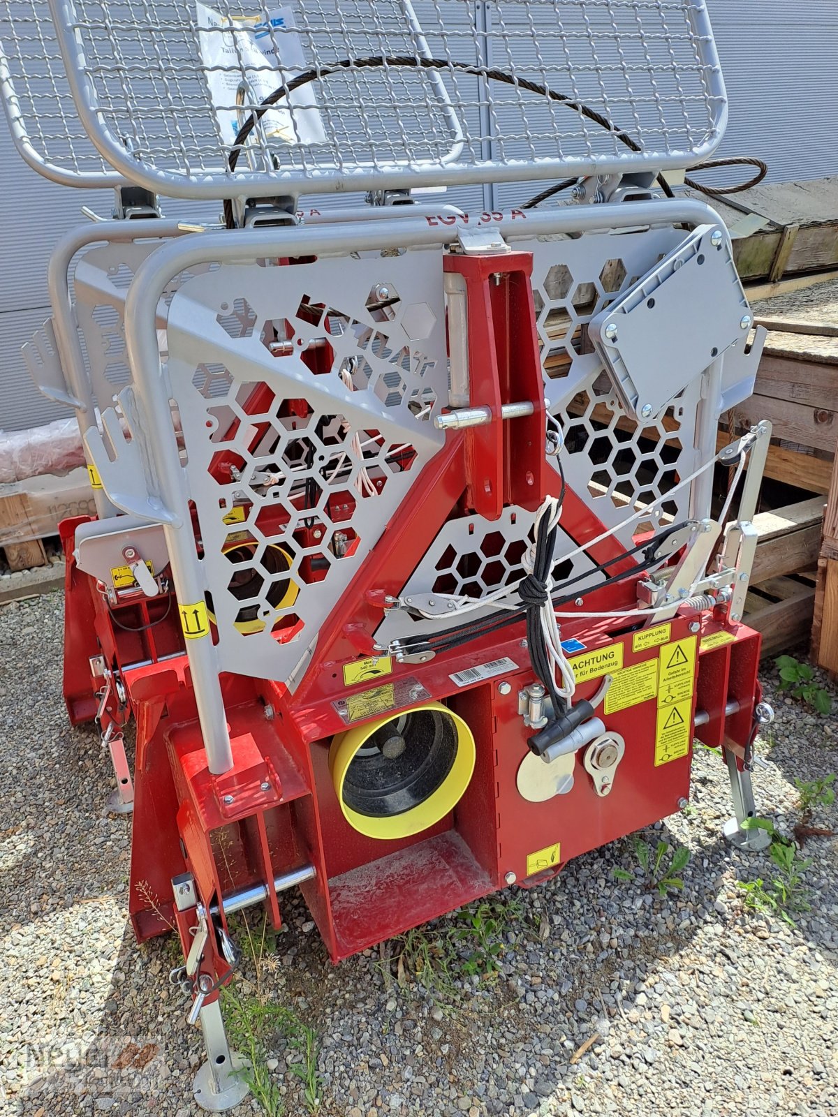 Seilwinde des Typs Tajfun EGV 35 A, Neumaschine in Bad Waldsee Mennisweiler (Bild 2)