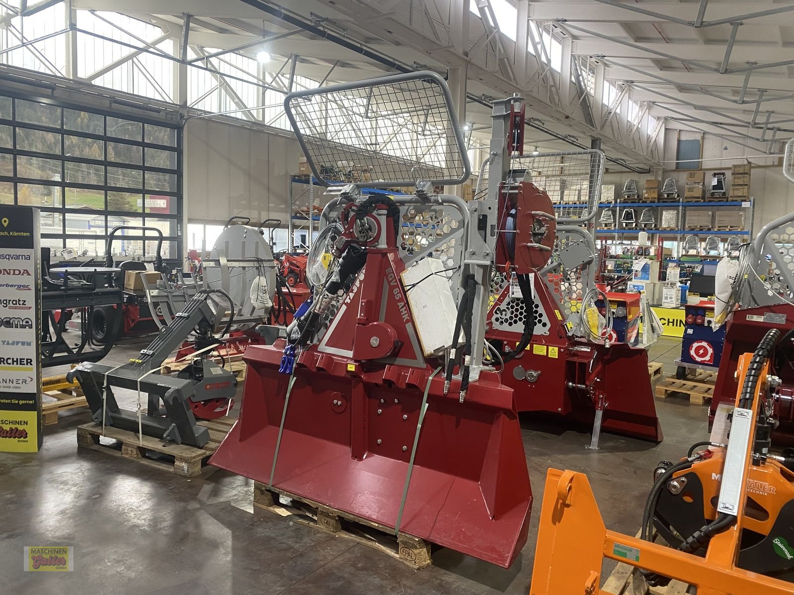 Seilwinde a típus Tajfun Tajfun EGV65 AHK SG mit SOMA-Hilfswinde, Neumaschine ekkor: Kötschach (Kép 28)