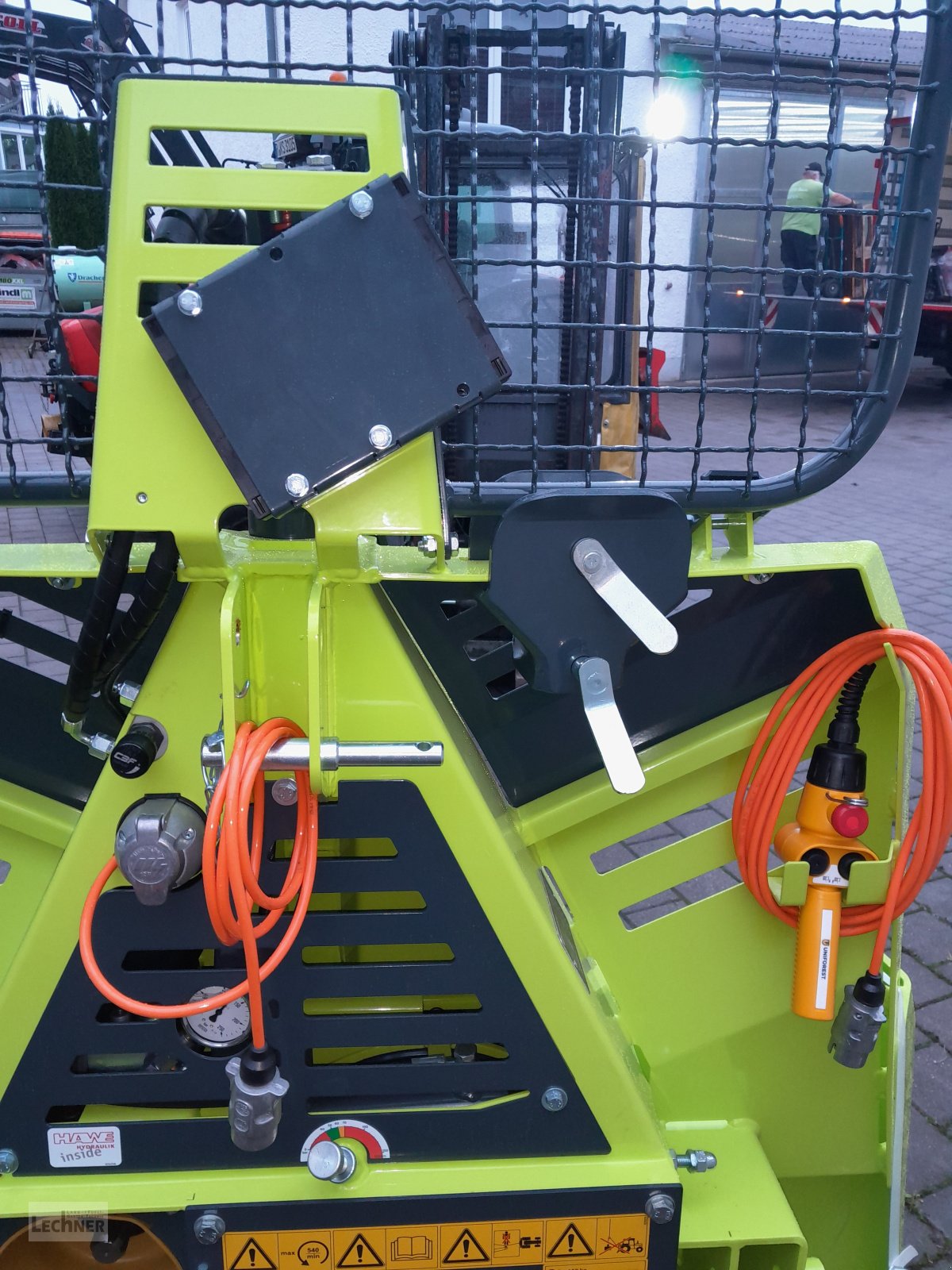 Seilwinde des Typs Uniforest Forstseilwinde 55H Pro (55 H 160 HS+E) inkl. Funk, Seilausstoß und Endabschaltung, Neumaschine in Bad Abbach-Dünzling (Bild 3)