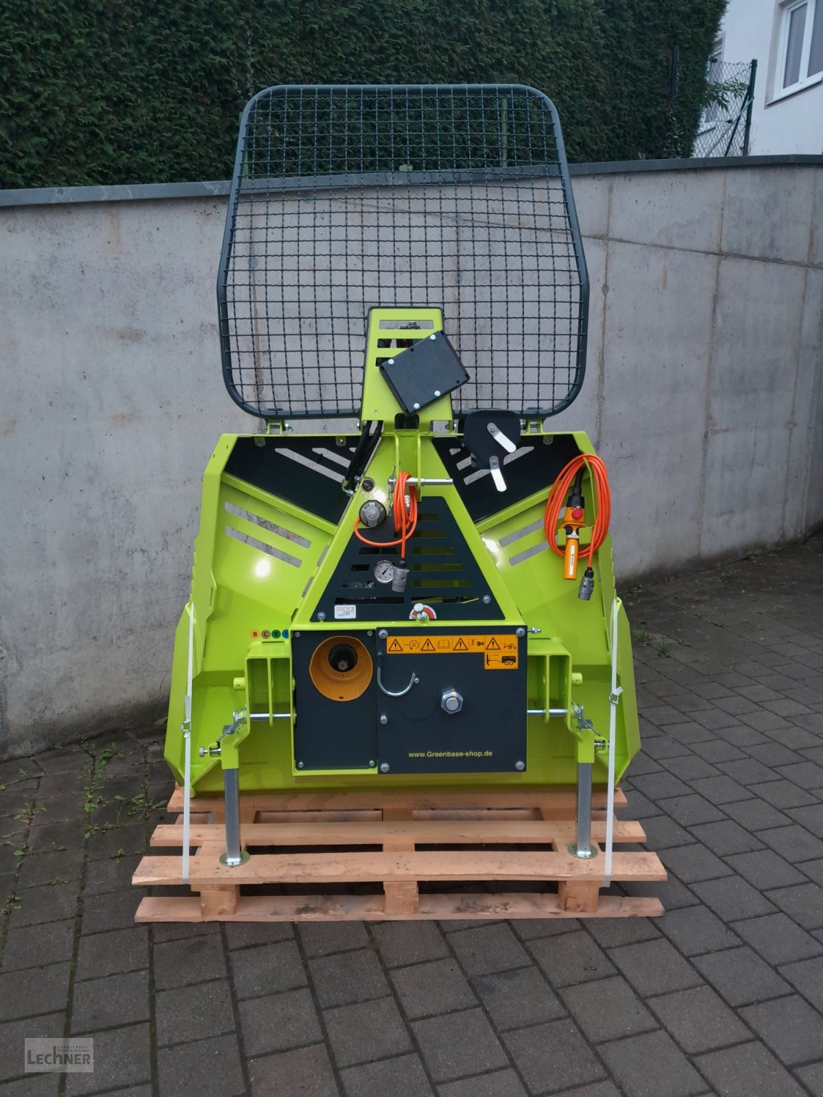 Seilwinde des Typs Uniforest Forstseilwinde 55H Pro (55 H 180 HS+E) inkl. Kippschalter-Funk, Seilausstoß und Endabschaltung, Neumaschine in Bad Abbach-Dünzling (Bild 4)