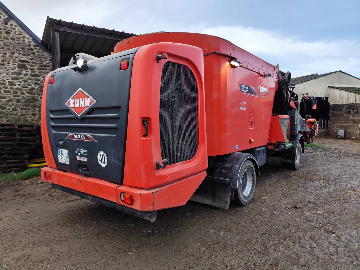 Selbstfahrer Futtermischwagen van het type Kuhn SPW INTENSE 16.2 CS, Gebrauchtmaschine in Le Horps (Foto 5)