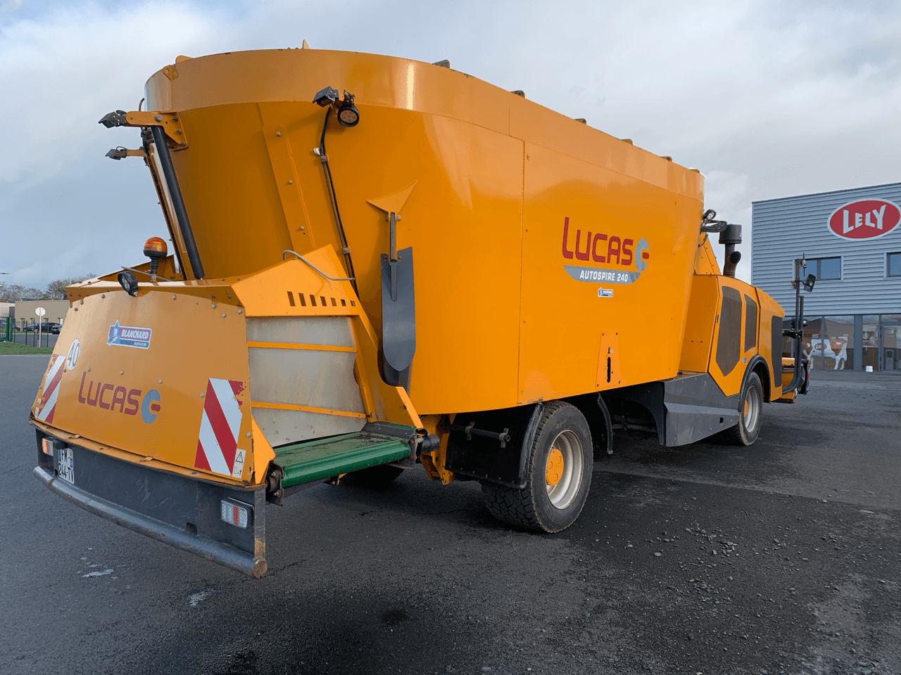 Selbstfahrer Futtermischwagen des Typs Lucas AUTOSPIRE 240, Gebrauchtmaschine in CONDE SUR VIRE (Bild 3)