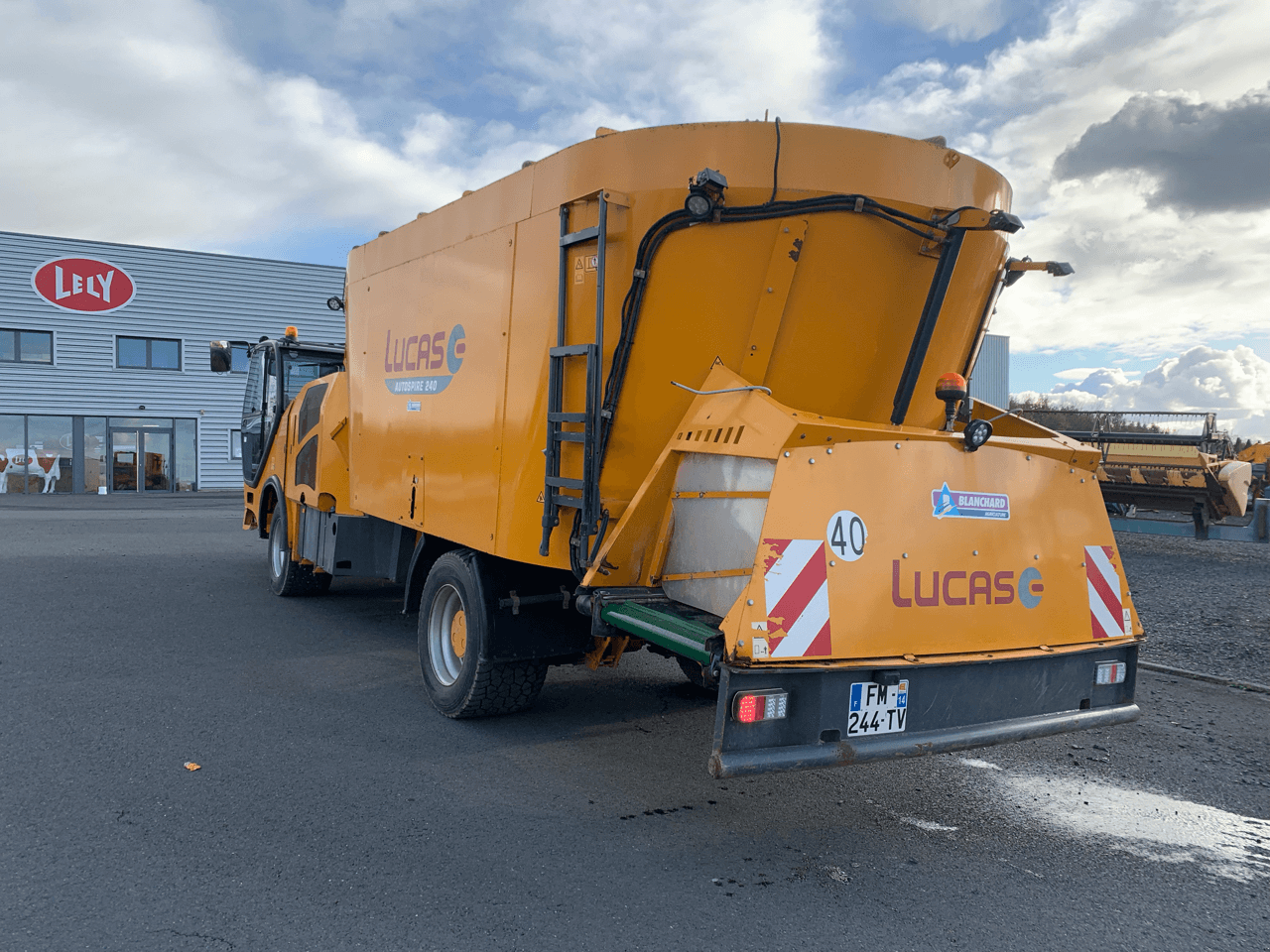 Selbstfahrer Futtermischwagen des Typs Lucas AUTOSPIRE 240, Gebrauchtmaschine in CONDE SUR VIRE (Bild 4)